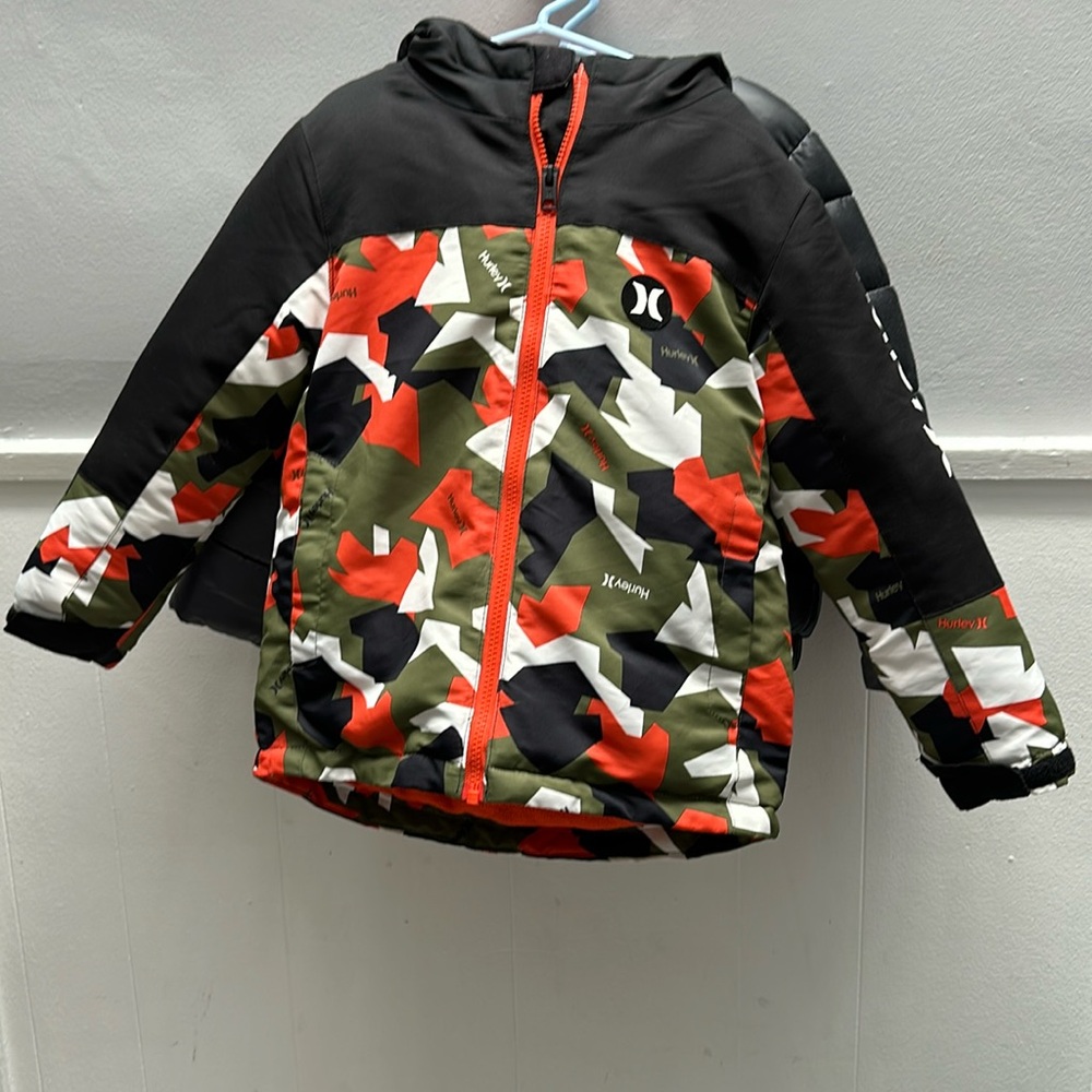 Boys Hurley coat in great condition used about 4 to 5 times  size xs 5/6